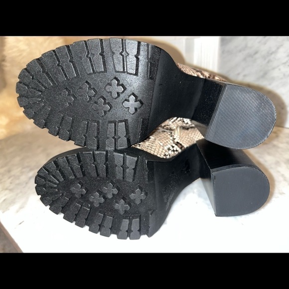 New! Steve Madden Latch Lace-Up Hiker Booties in Tan Snake Various sizes - Picture 6 of 9